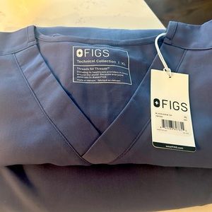 Technical Collection Mens scrub top double chest pocket and slim jogger pant.